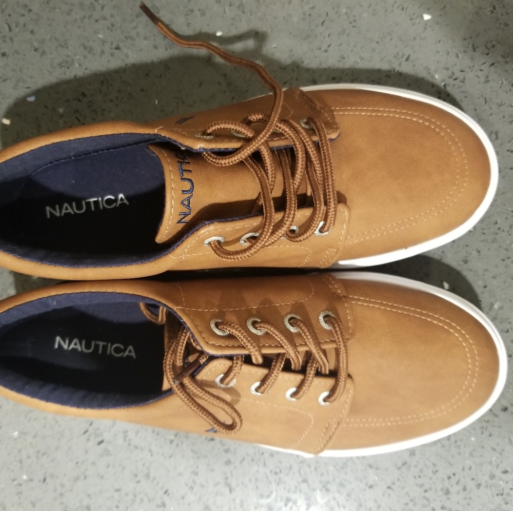 Boys Shoes size 4 Nautica brown Casual